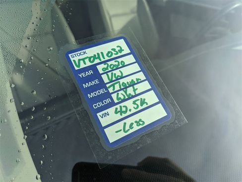 Certified 2020 Volkswagen Tiguan SE w/ Panoramic Sunroof Package image 10