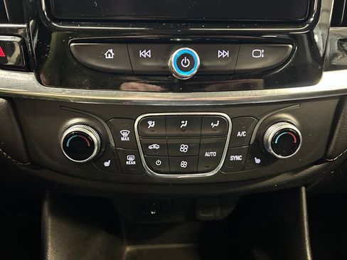 Used 2021 Chevrolet Traverse LT FWD image 16