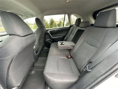 Used 2021 Toyota RAV4 LE image 15