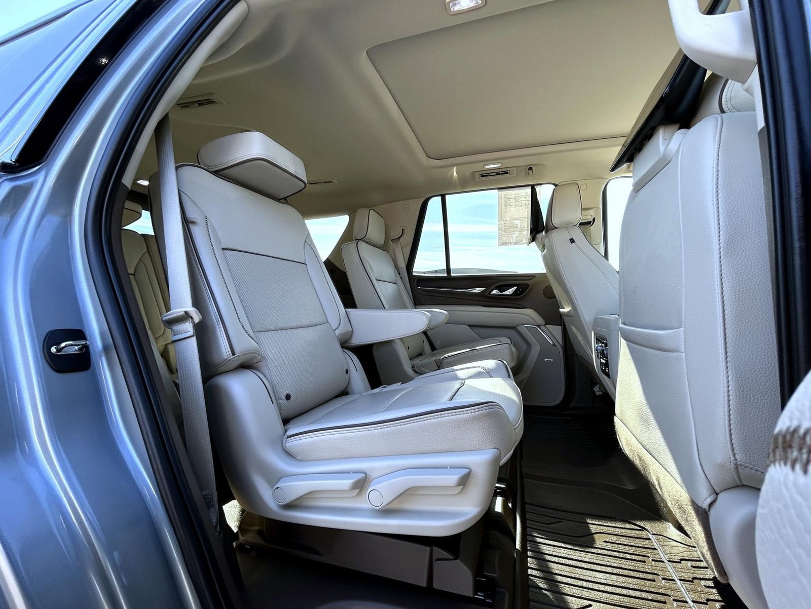 Used 2024 GMC Yukon Denali w/ Advanced Technology Package AWD/4WD image 24