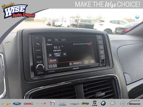 Used 2019 Dodge Grand Caravan SXT image 13