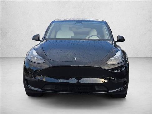 Used 2024 Tesla Model Y 2WD image 2
