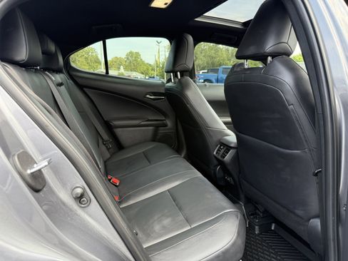 Used 2020 Lexus UX 250h w/ Luxury Package image 15