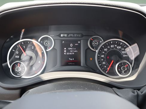 New 2026 RAM 3500 Big Horn AWD/4WD image 12