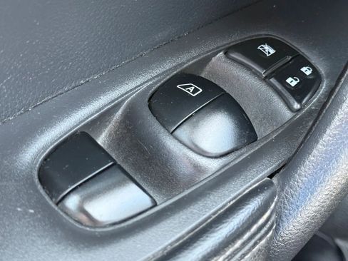 Used 2016 Nissan Rogue S AWD/4WD image 23