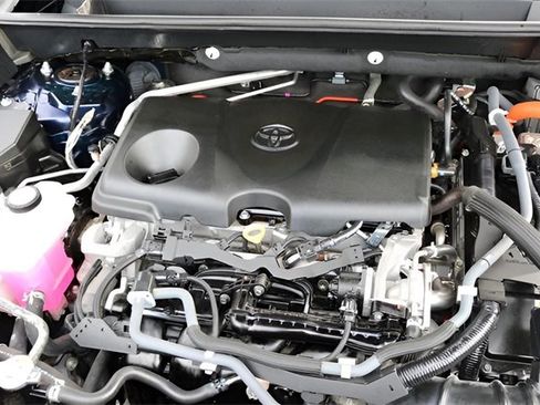 Used 2021 Toyota RAV4 XLE w/ Convenience Package image 10