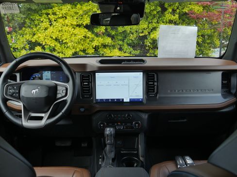 Certified 2024 Ford Bronco Outer Banks AWD/4WD image 9