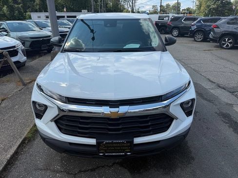 Used 2024 Chevrolet TrailBlazer LS w/ LS Convenience Package FWD image 3