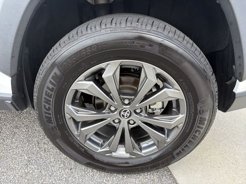 Certified 2023 Toyota RAV4 XLE Premium AWD/4WD image 30