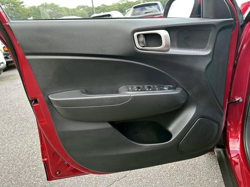 Used 2023 Hyundai Venue SEL w/ Cargo Package FWD image 8