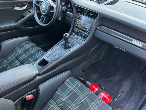 Certified 2016 Porsche 911 R image 16