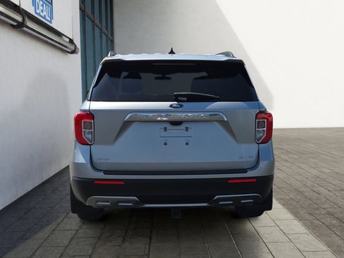 Certified 2023 Ford Explorer XLT w/ Equipment Group 202A AWD/4WD image 4