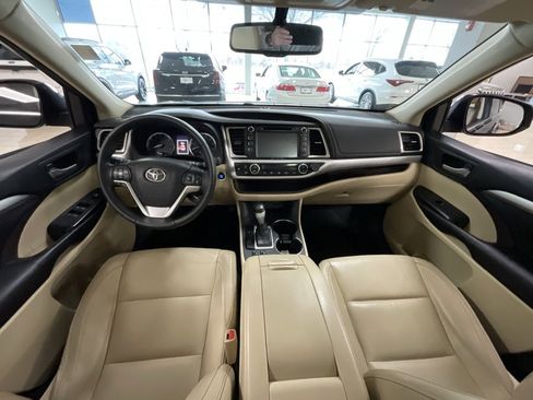 Used 2016 Toyota Highlander XLE image 8