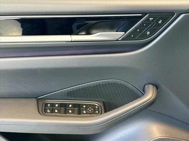 Certified 2026 Porsche Macan 4 Electric AWD/4WD image 11