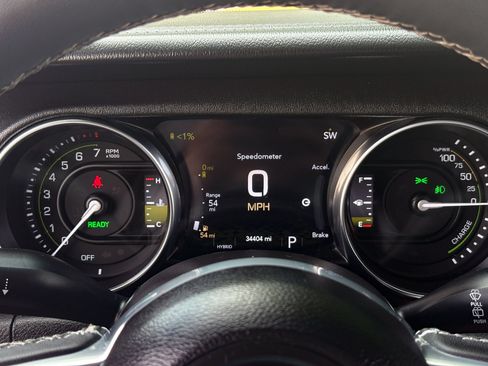 Used 2023 Jeep Wrangler Unlimited Sahara w/ Cold Weather Group AWD/4WD image 8