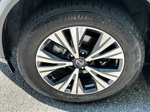 Used 2021 Nissan Rogue SV w/ Premium Package FWD image 9
