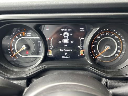 Certified 2025 Jeep Gladiator Rubicon w/ Convenience Group AWD/4WD image 17