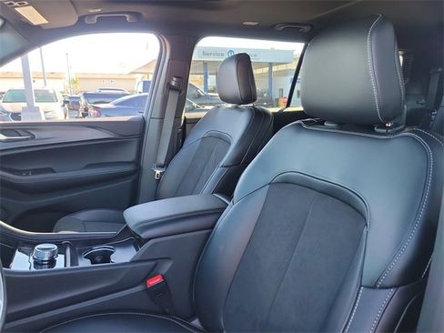 New 2025 Jeep Grand Cherokee L Altitude image 16