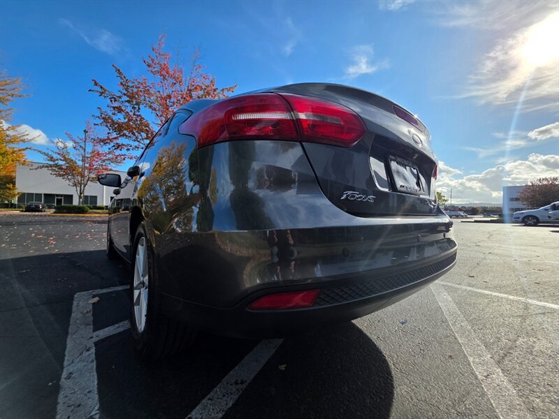 Used 2018 Ford Focus SE w/ Cold Weather Package FWD image 11