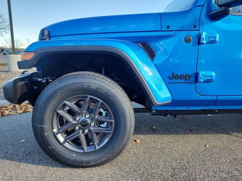 New 2026 Jeep Gladiator Sport AWD/4WD image 6