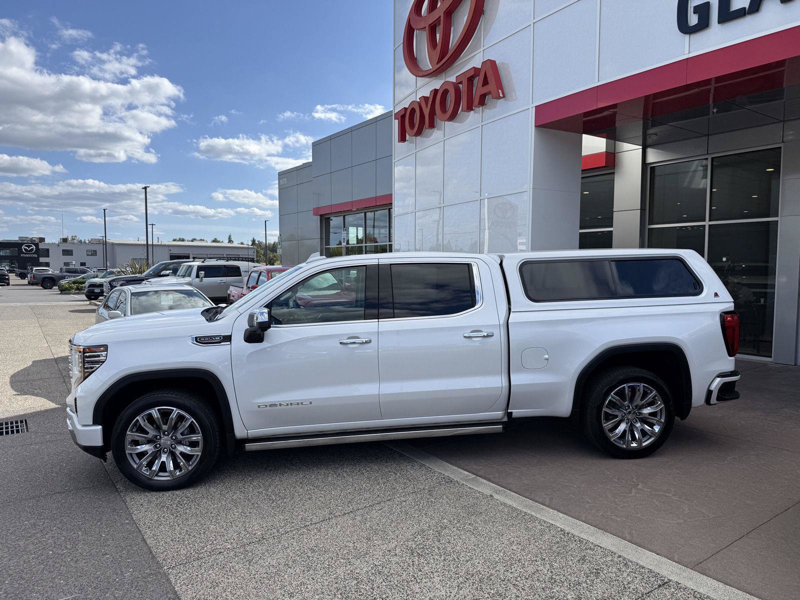 Used 2024 GMC Sierra 1500 Denali AWD/4WD image 3