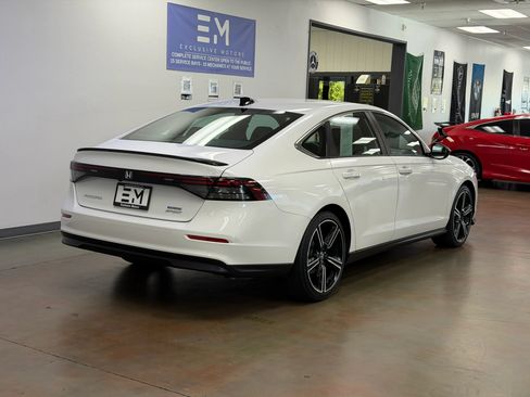Used 2024 Honda Accord Sport image 6