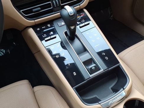 Used 2022 Porsche Macan S AWD/4WD image 7