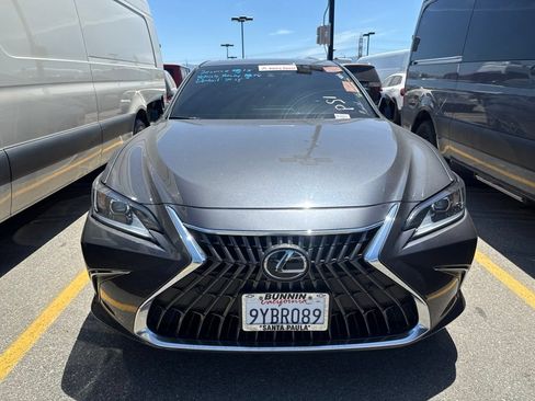 Used 2025 Lexus ES 350 w/ Premium Package FWD image 2