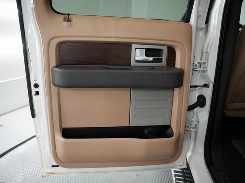 Used 2014 Ford F150 Lariat w/ Lariat Chrome Package image 33