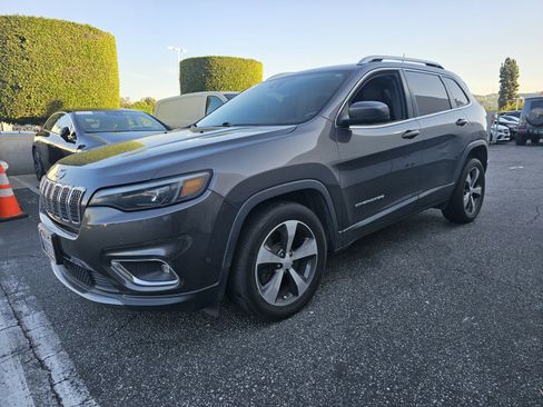 Used 2019 Jeep Cherokee Limited w/ Luxury Group image 4