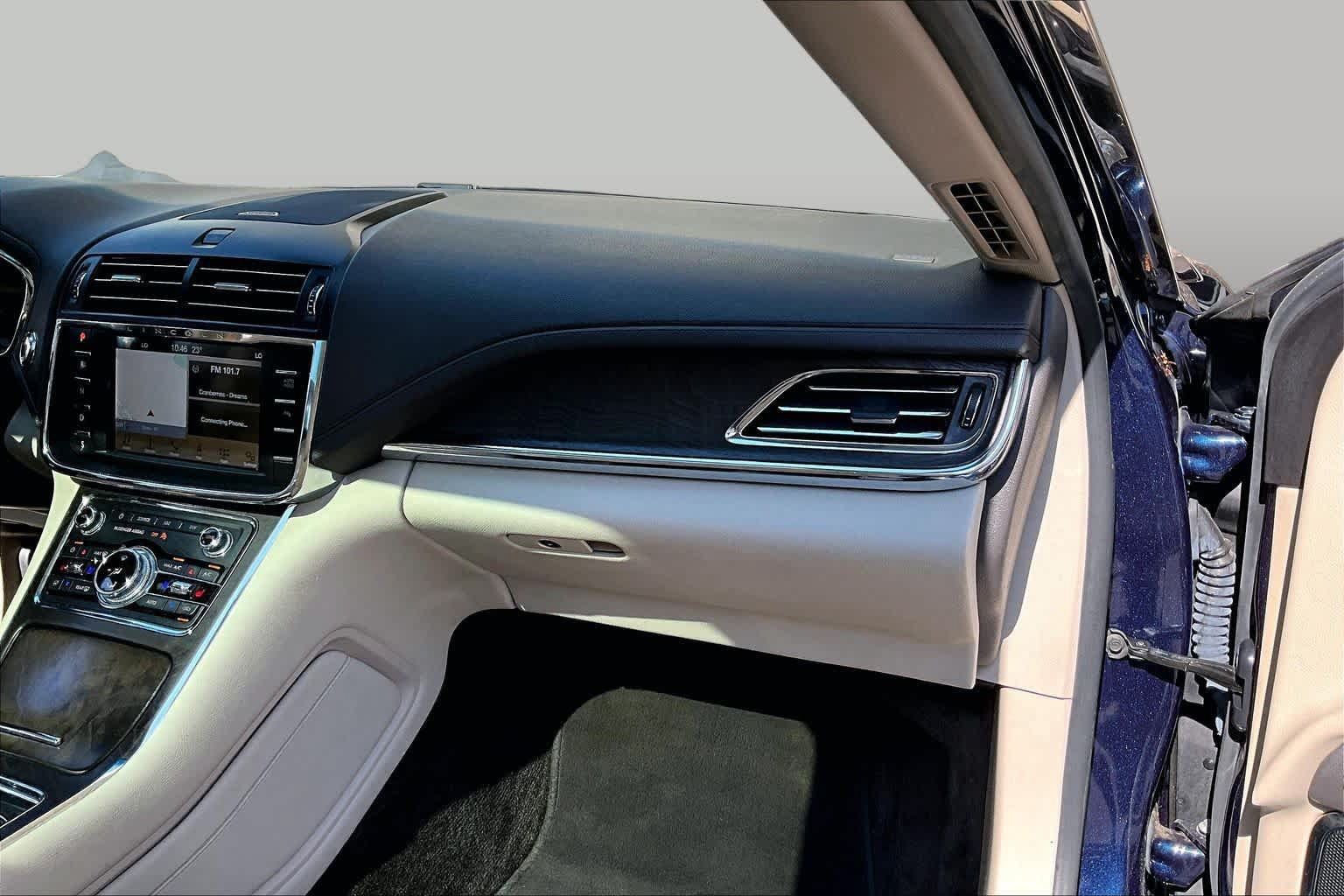 Used 2017 Lincoln Continental Reserve w/ Climate Package FWD image 19