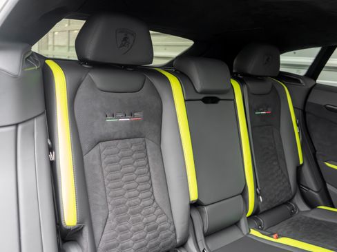 Used 2021 Lamborghini Urus AWD/4WD image 43