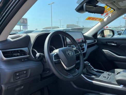 Used 2024 Toyota Highlander XLE image 20