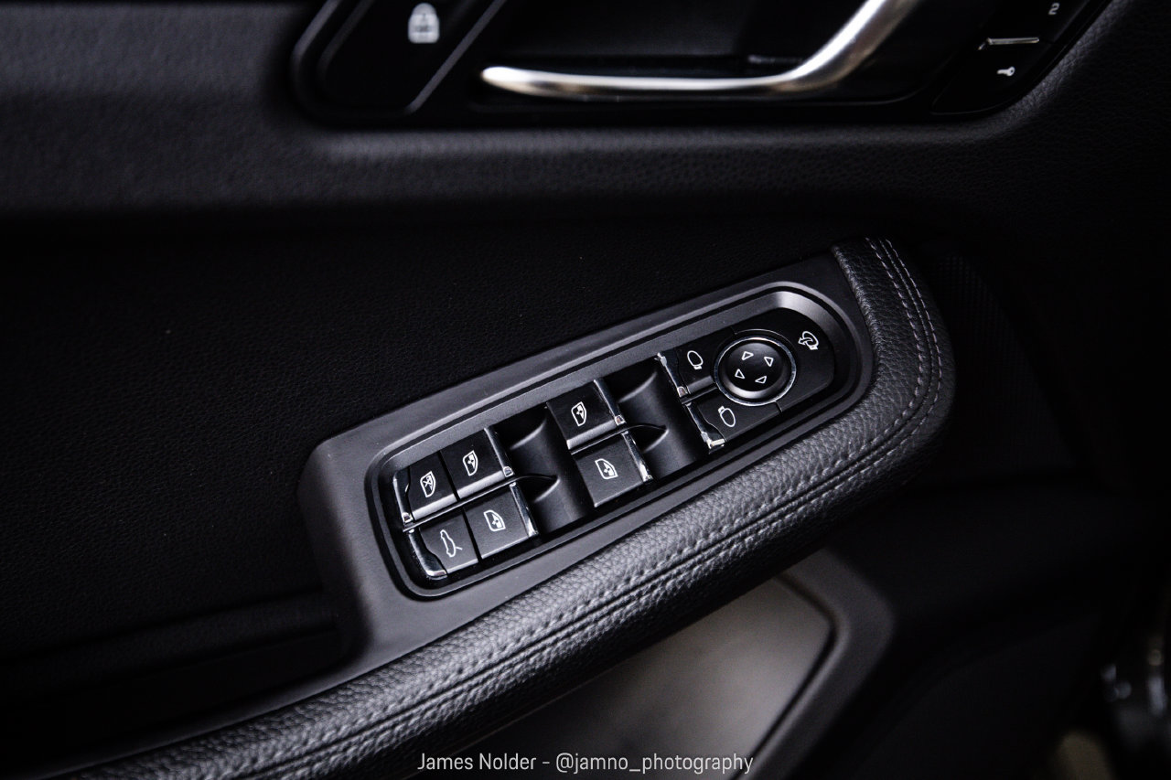 Certified 2023 Porsche Macan AWD/4WD image 22
