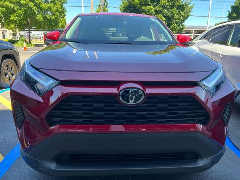 Used 2023 Toyota RAV4 LE AWD/4WD image 18
