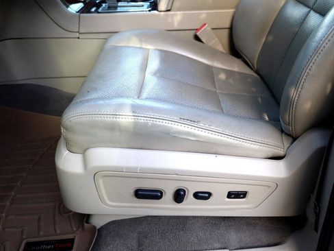 Used 2014 Lincoln Navigator 2WD image 6