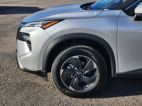 Used 2024 Nissan Rogue SV image 8