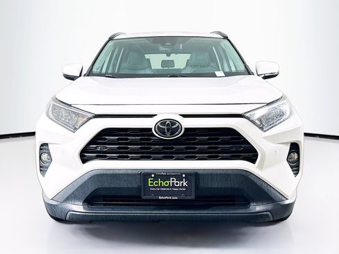 Used 2020 Toyota RAV4 XLE Premium image 2