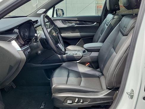 Used 2024 Cadillac XT6 Premium Luxury w/ Technology Package AWD/4WD image 14