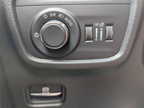 Used 2024 Jeep Grand Cherokee Laredo w/ Luxury Tech Group I RWD image 25