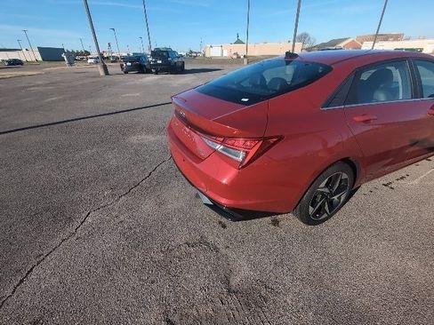 Used 2023 Hyundai Elantra Limited image 3
