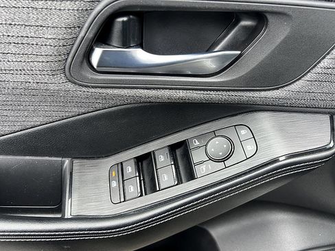 Certified 2023 Nissan Rogue SV image 15