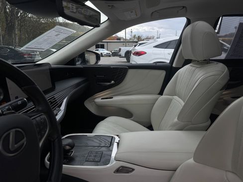 Used 2023 Lexus LS 500h AWD w/ Luxury Package image 33