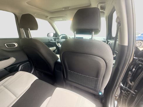 Used 2022 Hyundai Venue SEL FWD image 26
