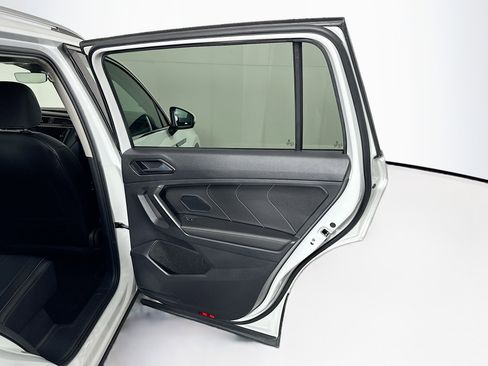 Used 2023 Volkswagen Tiguan SE image 29