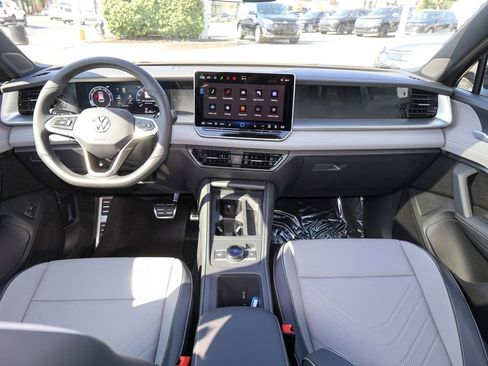 New 2026 Volkswagen Tiguan SE R-Line AWD/4WD image 17