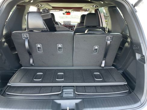 Used 2025 Honda Pilot TrailSport image 14