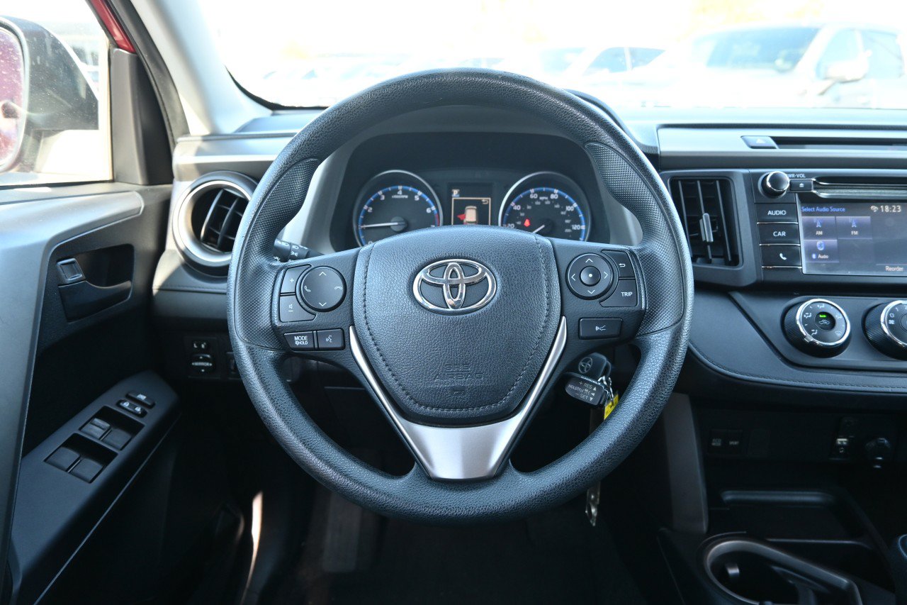 Used 2017 Toyota RAV4 LE FWD image 10