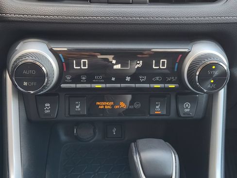 Used 2021 Toyota RAV4 XLE Premium AWD/4WD image 18