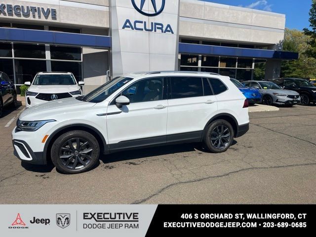 Used 2023 Volkswagen Tiguan SE AWD/4WD image 36
